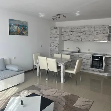 Casa Real Ii Frontline